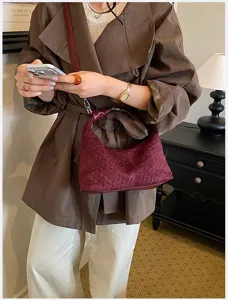 Bolso de hombro de cuero trenzado chic para mujer, elegante bolso hobo para uso diario.