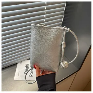Mini borsa a tracolla metallica argentata da donna, semplice ed elegante borsa telefono.