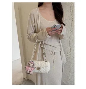 Koreaanse gewatteerde ketting schoudertas crossbody tas met schattige pluche hanger.