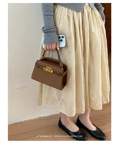 Retro braise solid color mini top-handle shoulder bag detail, elegant commuter fashion accessory.