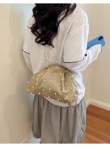 Sac pochette nuage perlé doré, sac à bandoulière élégant pour femmes, sac de soirée chic.