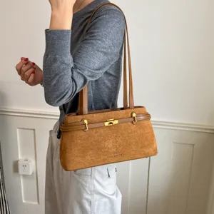 Retro bruine suède schoudertas voor dames, elegante handtas voor werk met sluiting.