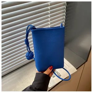 Borsetta a tracolla blu da donna, mini borsa per cellulare in pelle semplice per le passeggiate.