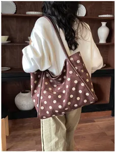 Sac cabas à pois en suédine marron pour femme, grand sac porté épaule pour le travail et le quotidien.