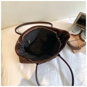 Brown large capacity shoulder tote bag for women, retro commuting casual handbag.