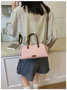 Roze en bruine contrast Boston tas met stiksels, stijlvolle schoudertas voor dames.