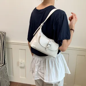Borsa a spalla retrò bianca in vernice stile coreano per donna borsa da lavoro quotidiano.