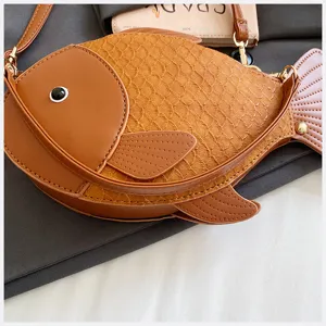 Cute fish-shaped PU leather crossbody bag, creative Japanese style single shoulder purse for women.