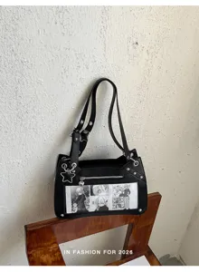 Schwarze japanische PU-Leder Achsel-Ita-Bag mit transparenter Tasche und Anime-Comic-Drucken.