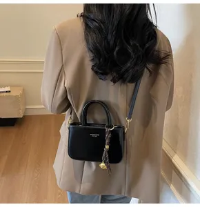 Zwarte lakleer gestructureerde handtas, elegante handtas schoudertas voor dames dagelijks.