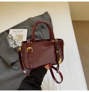Vintage glanzende rode handtas dames elegante kleine schoudertas handvat crossbody tas