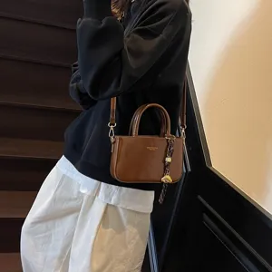 Retro bruine kleine handtas voor vrouwen, elegante PU lederen schoudertas en crossbody tas.