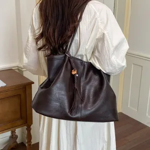 Retro leather tote bag for women, large capacity vintage shoulder bag for daily commute use.