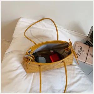 Bolso de hombro trenzado amarillo para mujer, gran bolso casual ideal para verano.