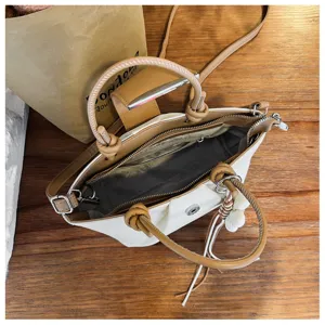 Detailansicht der stilvollen Canvas EimerTasche mit praktischem Innenraum und Reißverschluss.