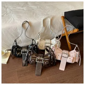 Punk stijl klinknagel gesp schoudertas, stijlvolle Y2K motorfiets okselhandtas voor vrouwen.
