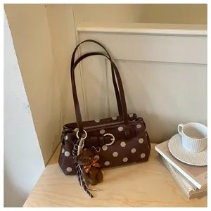 Sac porté épaule baguette à pois marron, sac à main style coréen tendance avec charmant pendentif.