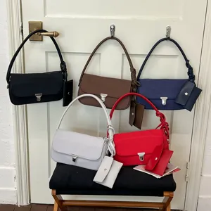 Borsa a tracolla baguette minimalista elegante da donna con piccolo portamonete, versatile.