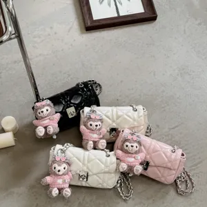 Koreaanse gewatteerde schoudertas voor dames, elegante tas met schattige berenhanger.