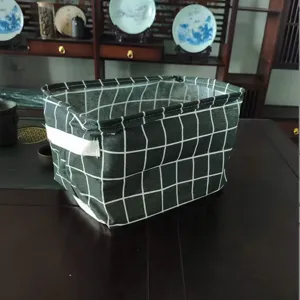 Boîte de rangement pliable en tissu de lin et coton à motif de grille pour organiser la maison.