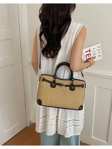Stylish straw shoulder handbag for women, chic summer underarm tote bag for daily commuting.