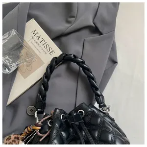 Fashion quilted bucket shoulder bag for women, chic braided handle crossbody handbag for daily use.
