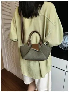 Grüne gewebte Stoff und braune Leder Patchwork Umhängetasche Detailaufnahme, eleganter Stil.