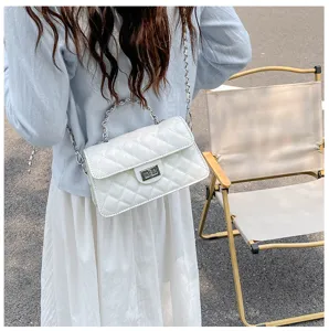 Detail view of the elegant white quilted cross-body bag with stylish metallic chain handle.