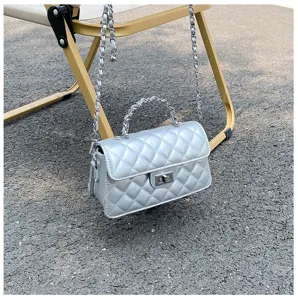 Silver quilted detail view of the fashionable chain shoulder bag with metal twist-lock clasp.