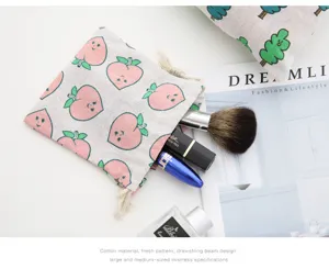 Bolsa de algodón con cordón y bonito diseño de melocotón, ideal para cosméticos y viajes.