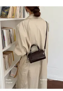 Borsa a tracolla cilindrica in pelle PU intrecciata vintage stile coreano borsa a cuscino moda
