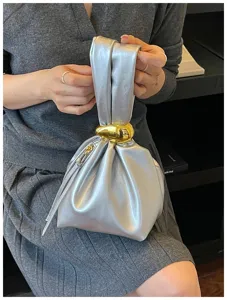 Silberne metallisch geraffte Handtasche stilvolle Beuteltasche einzigartiges Design Damen