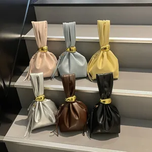Modische plissierte Handtasche mit goldenem Ringverschluss eleganter Beutel fuer Damen
