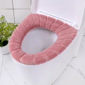 Plush O-shaped toilet seat cover, soft warm thick washable bathroom toilet mat for winter use.