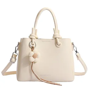 Bolso bandolera minimalista casual para mujer, elegante bolso cubo con colgante de flor bonito.
