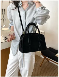 Retro matte texture women's Boston bag, casual handbag and versatile crossbody bag detail.