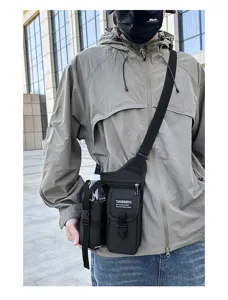 Sac de poitrine bandoulière tactique homme avec porte-bouteille sac multifonctionnel outdoor