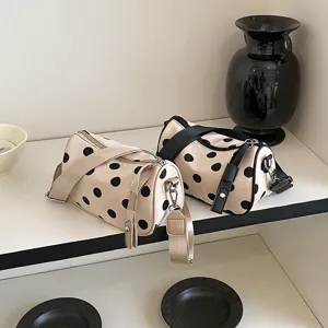 Modieuze polkadot cilinder schoudertas voor dames, chique casual crossbody kussentas.