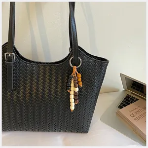 Borsa a tote in pelle intrecciata nera da donna, elegante borsa a spalla con ciondolo di perline.