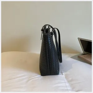 Borsa a mano intrecciata in pelle nera da donna elegante borsa a spalla casual chic