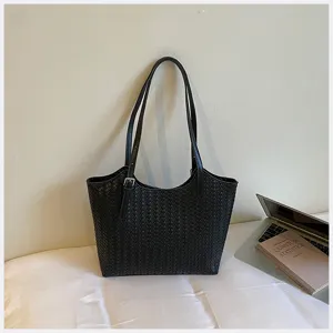 Elegante borsa a tracolla intrecciata nera da donna, borsa casual minimalista chic.