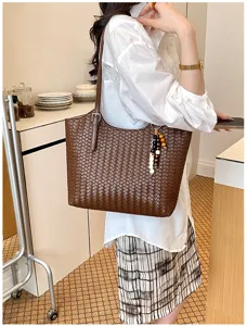 Elegante borsa a spalla in pelle intrecciata marrone scuro da donna, borsa casual estiva.