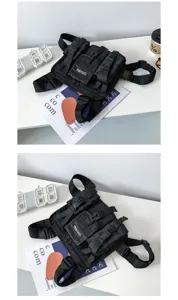 Detailansicht der schwarzen taktischen Brusttasche mit mehreren Taschen für Outdoor.