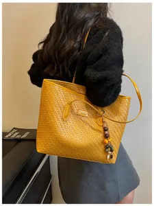 Sac cabas tissé jaune femme, grande capacité, élégant sac porté épaule pour tous les jours.