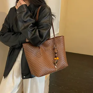 Élégant sac cabas tressé marron pour femme, grand sac à main d'épaule pour le travail d'été.