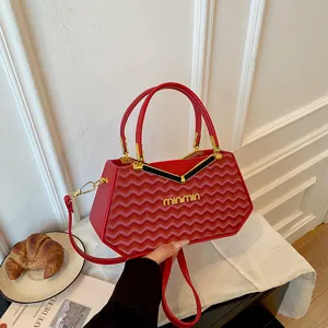 Borsa a Tracolla da Donna di Nicchia Piccola Quadrata con Trama a Onde Stile Occidentale Borsa a Mano Chic in Pelle PU