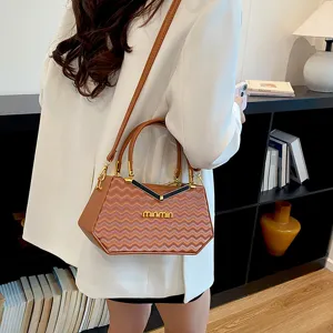 Borsa a mano elegante con motivo ondulato borsa a tracolla alla moda per donna chic quotidiana