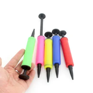 Bomba de aire manual portátil para globos, inflador de plástico colorido para globos de látex.