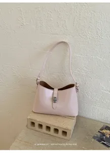 Borsa a spalla rosa minimalista da donna, elegante chiusura in metallo per il lavoro.