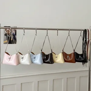 Donna elegante borsa a spalla sotto braccio borsa in pelle PU minimalista con serratura metallica.